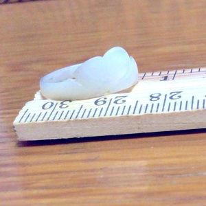 Tiny heart shell ring.approximately size 5. Vintage.